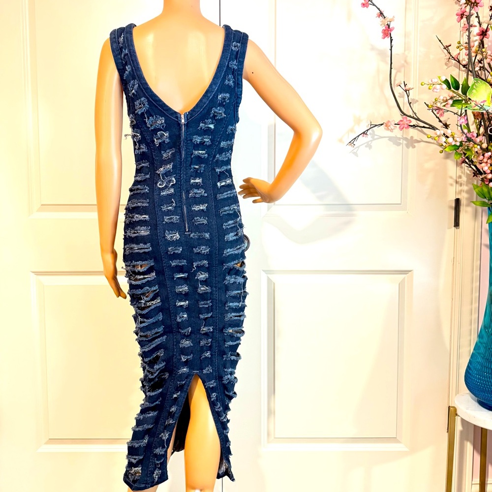 New Akira SHE'S GOT IT SHREDDED DENIM MIDI DRESS IN DARK BLUE - Picture 12 of 12